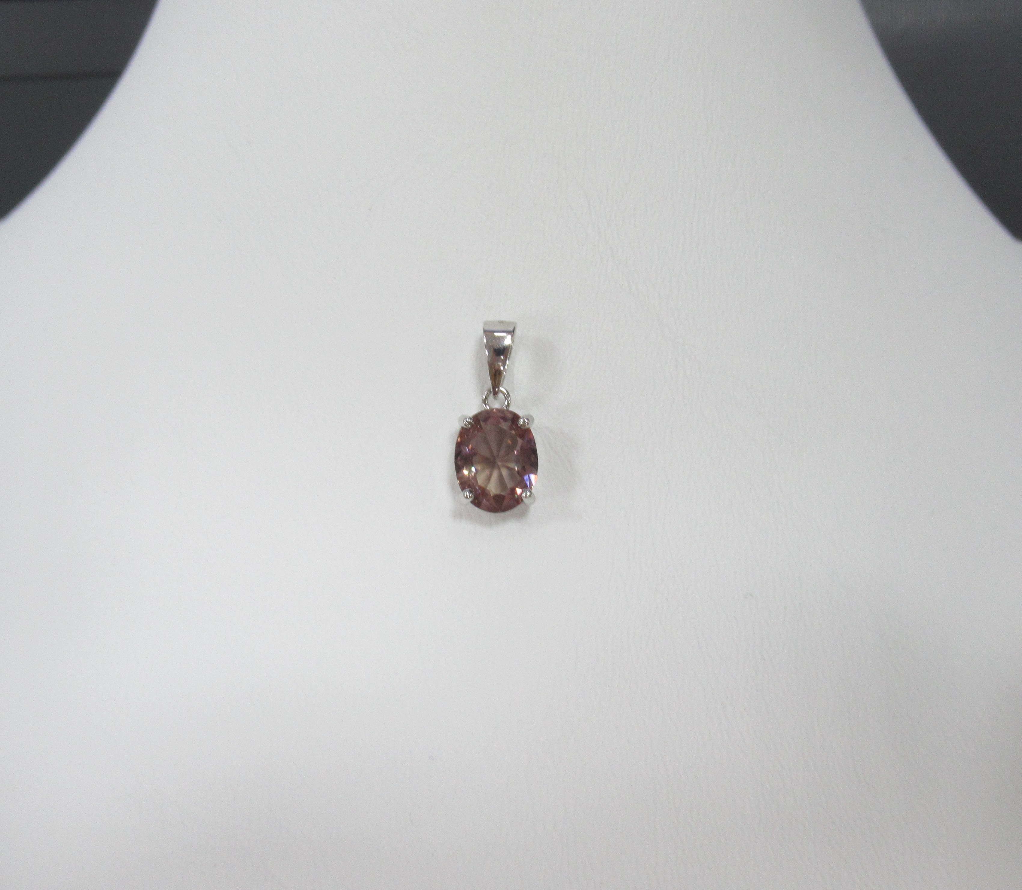 Серебряная подвеска с сультанитом